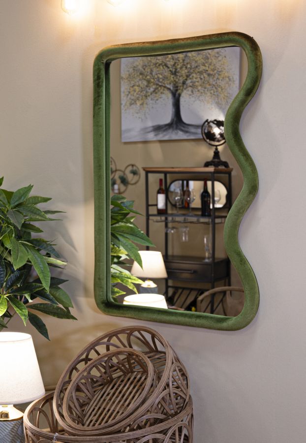 Specchio da Muro in Velluto Verde Design Elegante 60x4x90 cm