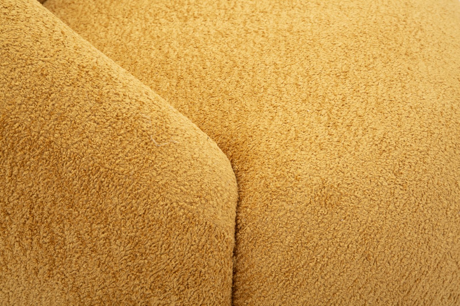 Poltrona Ginevra Senape Bouclé Con Struttura In Plywood Imbottitura In Schiuma E Poliestere 81x78x64 Cm