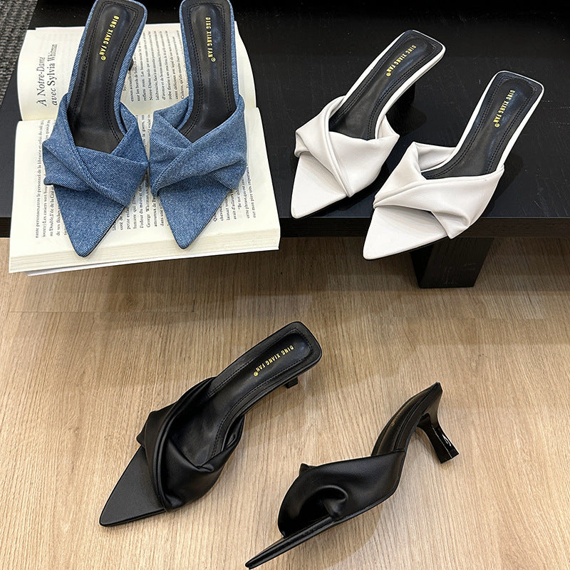 Sandali in denim con punta aperta: nuovi modelli eleganti con tacco alto da donna