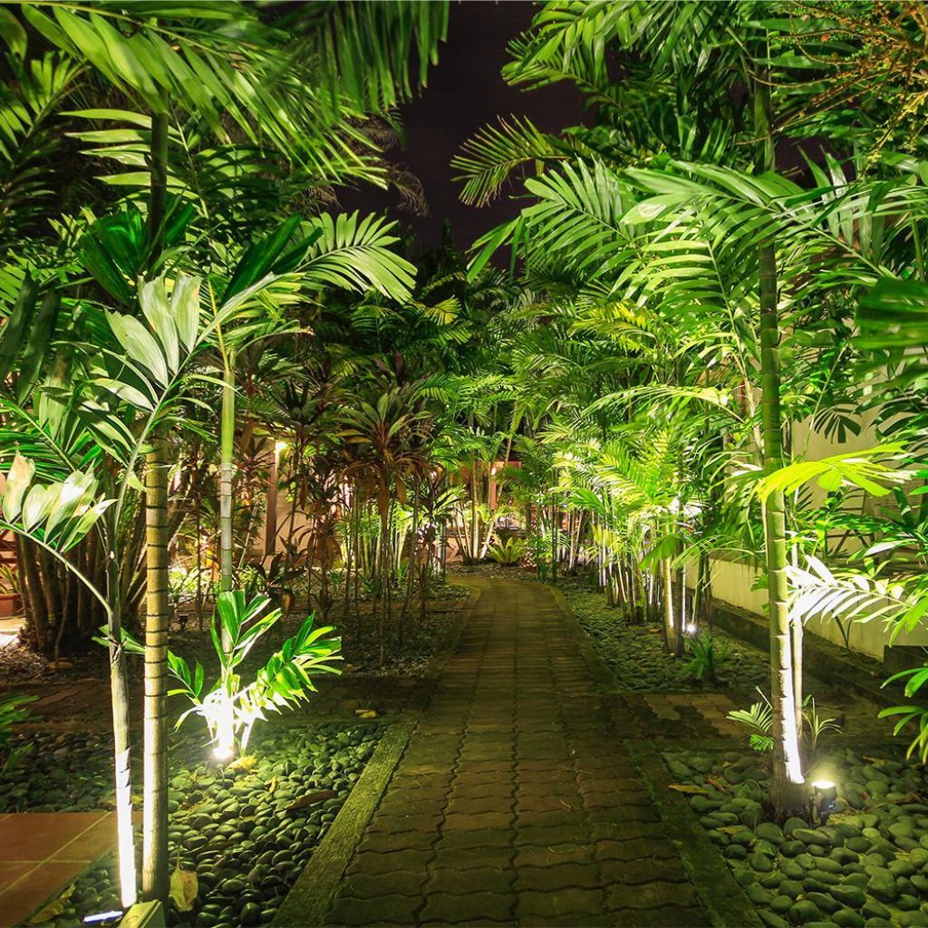 Faretto LED da Giardino 12W Nero Bianco Caldo 880lm