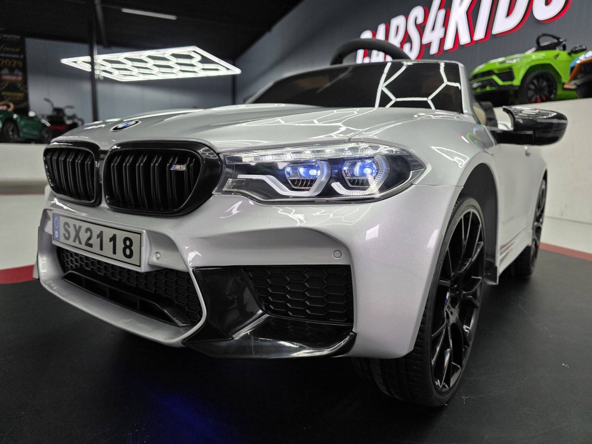 Auto Elettrica per Bambini BMW M5 24 V – Grigio Metallizzato