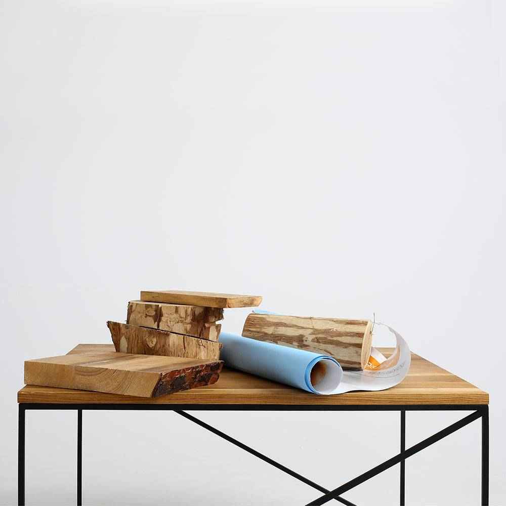 Tavolino MEMO WOOD 100x100, impiallacciatura rovere, nero