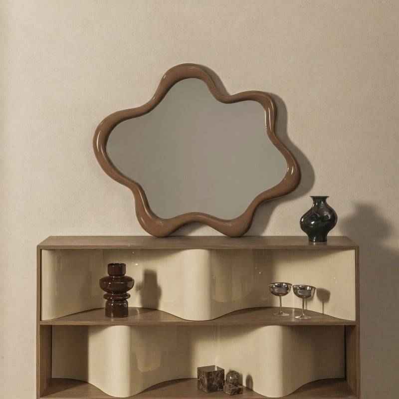 Specchio IZZY sospeso, forma irregolare, marrone chiaro