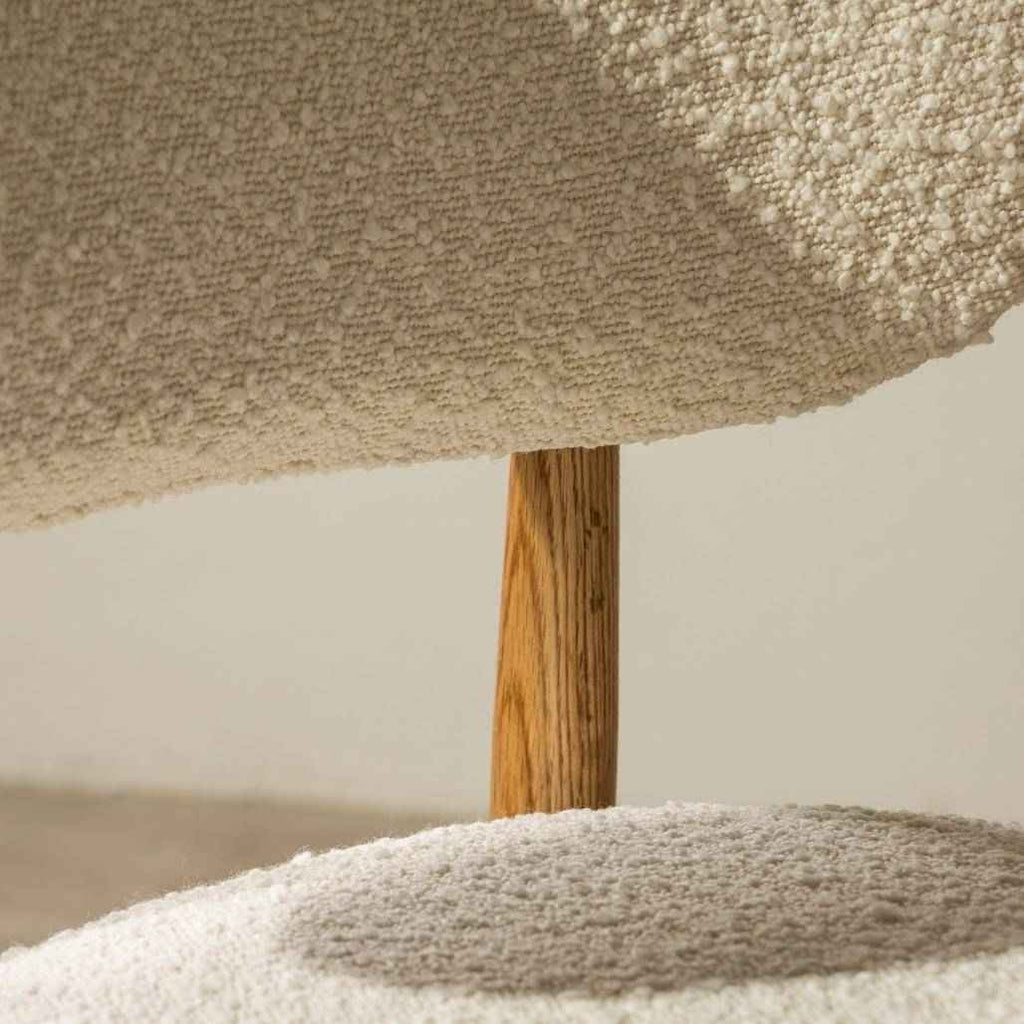 Sedia rivestita MIA, bianco, bouclé/rovere