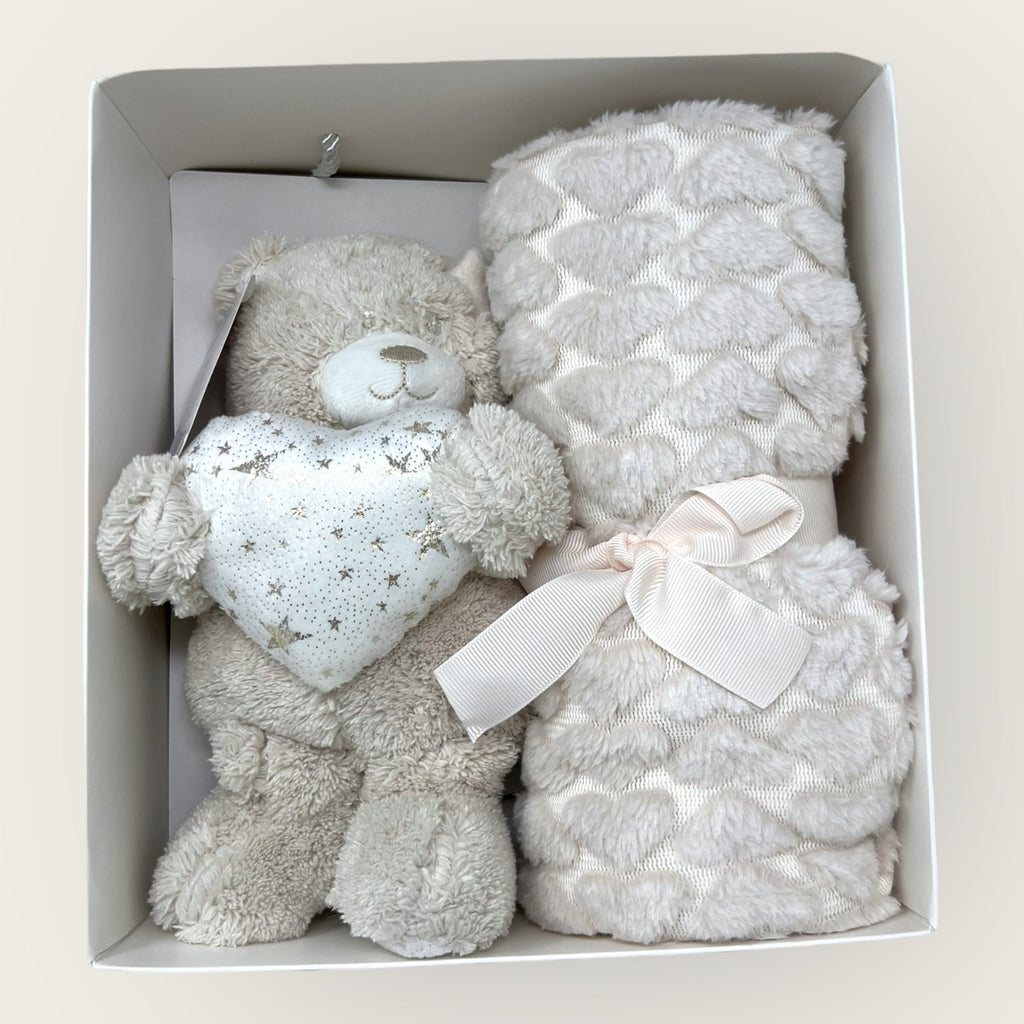 Nazareno Gabrielli Set Regalo Neonato -1 Copertina Culla In Pile + 1 Pupazzo Orsetto-  Art. Ng4771 Cuore