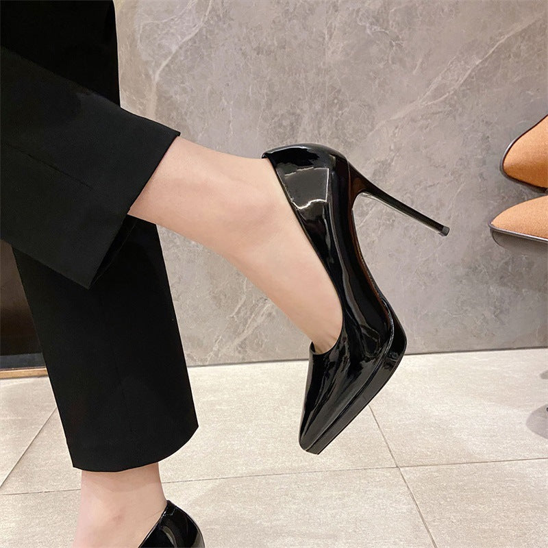 Scarpe da donna sexy in vernice - Moda