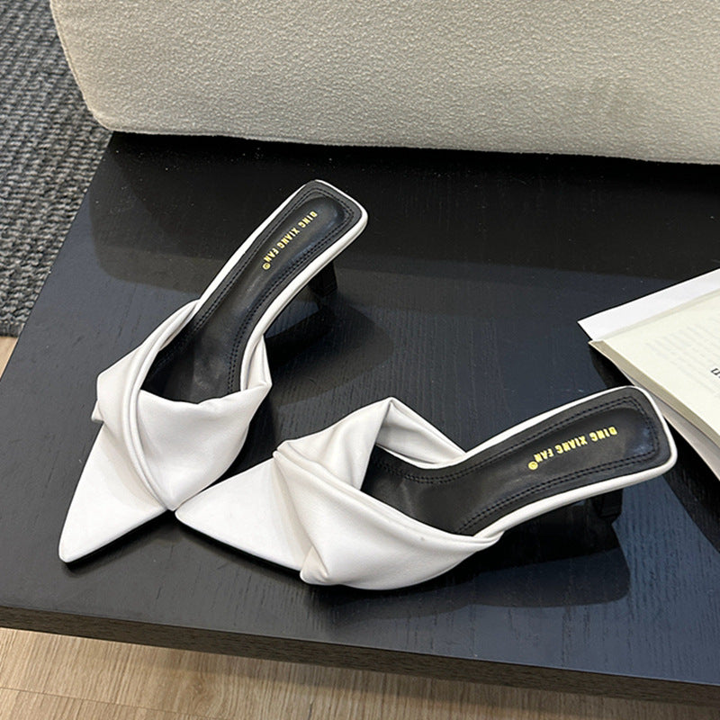 Sandali in denim con punta aperta: nuovi modelli eleganti con tacco alto da donna