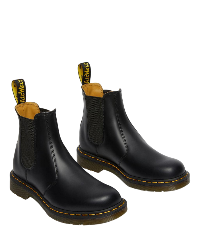 Dr. Martens – Stivaletti Chelsea 2976 22227001 Nero | Pelle Smooth, Cuciture Gialle Iconiche, Comfort Everyday Unisex
