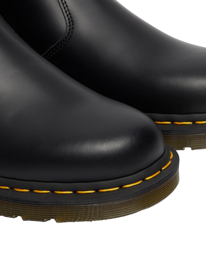 Dr. Martens – Stivaletti Chelsea 2976 22227001 Nero | Pelle Smooth, Cuciture Gialle Iconiche, Comfort Everyday Unisex