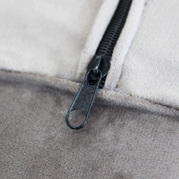 Divano Chesterfield in velluto blu o taupe con lavorazione capitonné