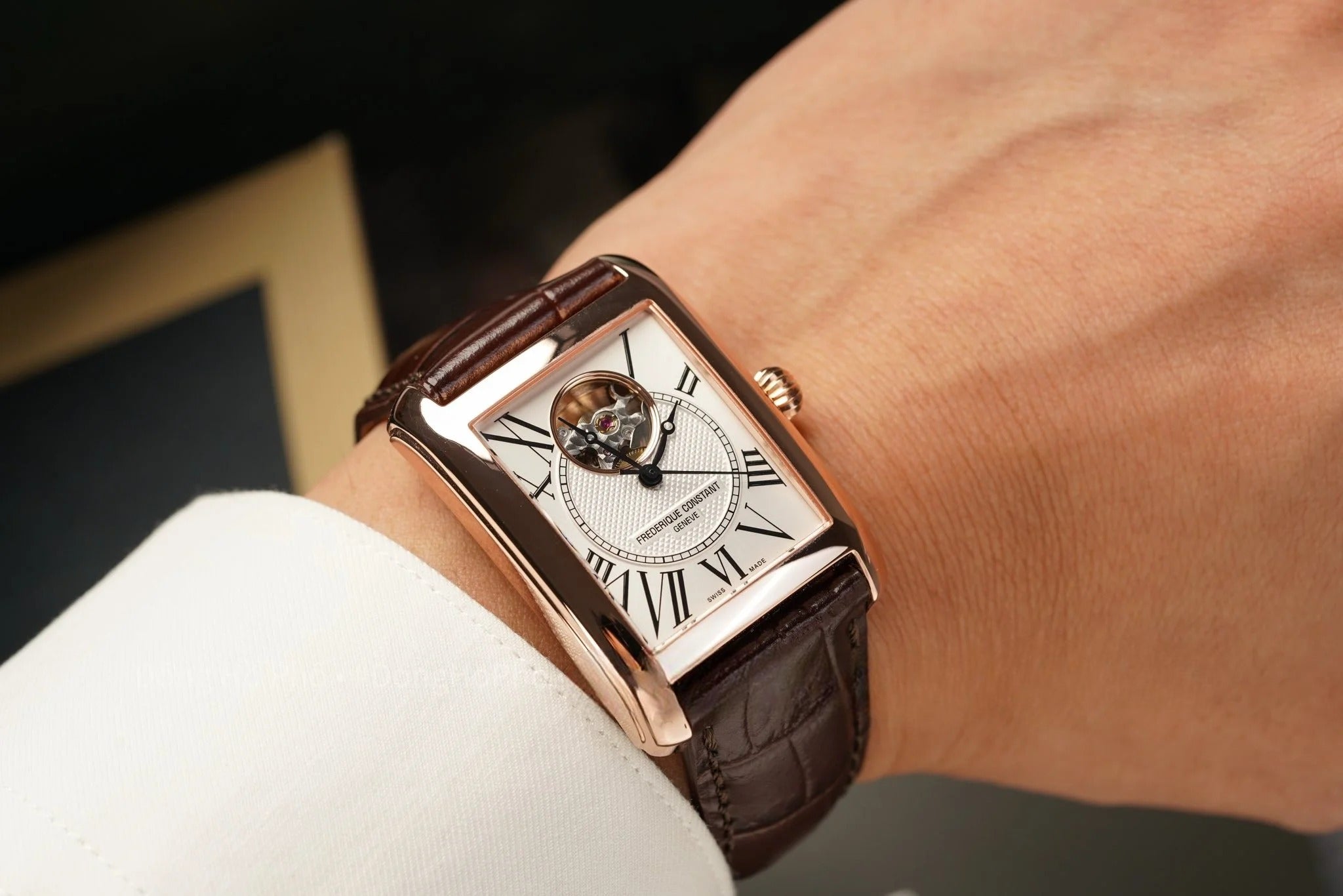 Frederique Constant FC-310MC4S34 – Automatico Swiss Made, quadrante bianco, cassa rettangolare 30.4×33.3 mm acciaio oro rosa