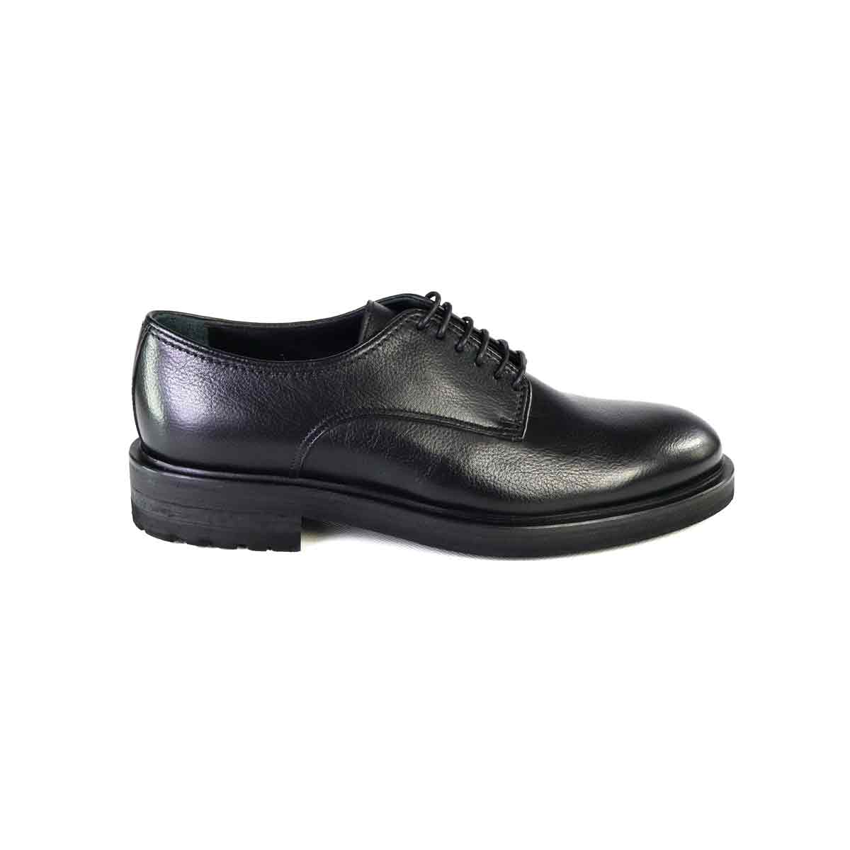 SCARPA CON LACCI GRAINED NERO