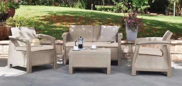 Set da giardino in polipropilene con divano e poltrone con cuscini