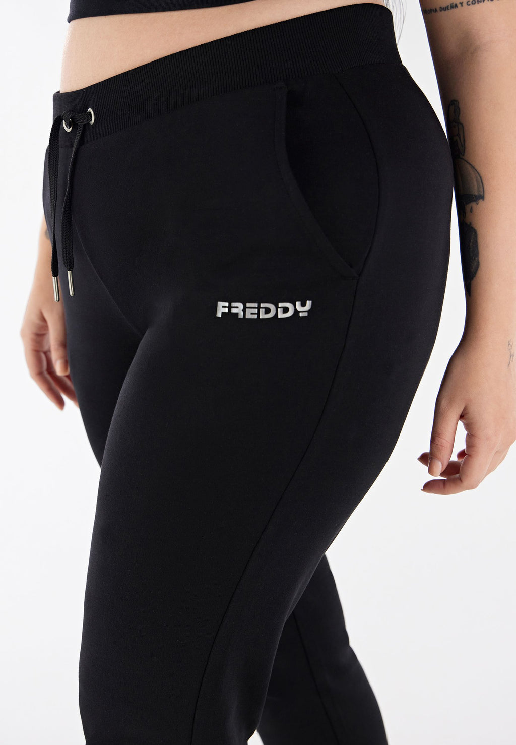Freddy pantalone sportivo in interlock  con stampa in argento e fondo con polsino S3WBCP8 N black