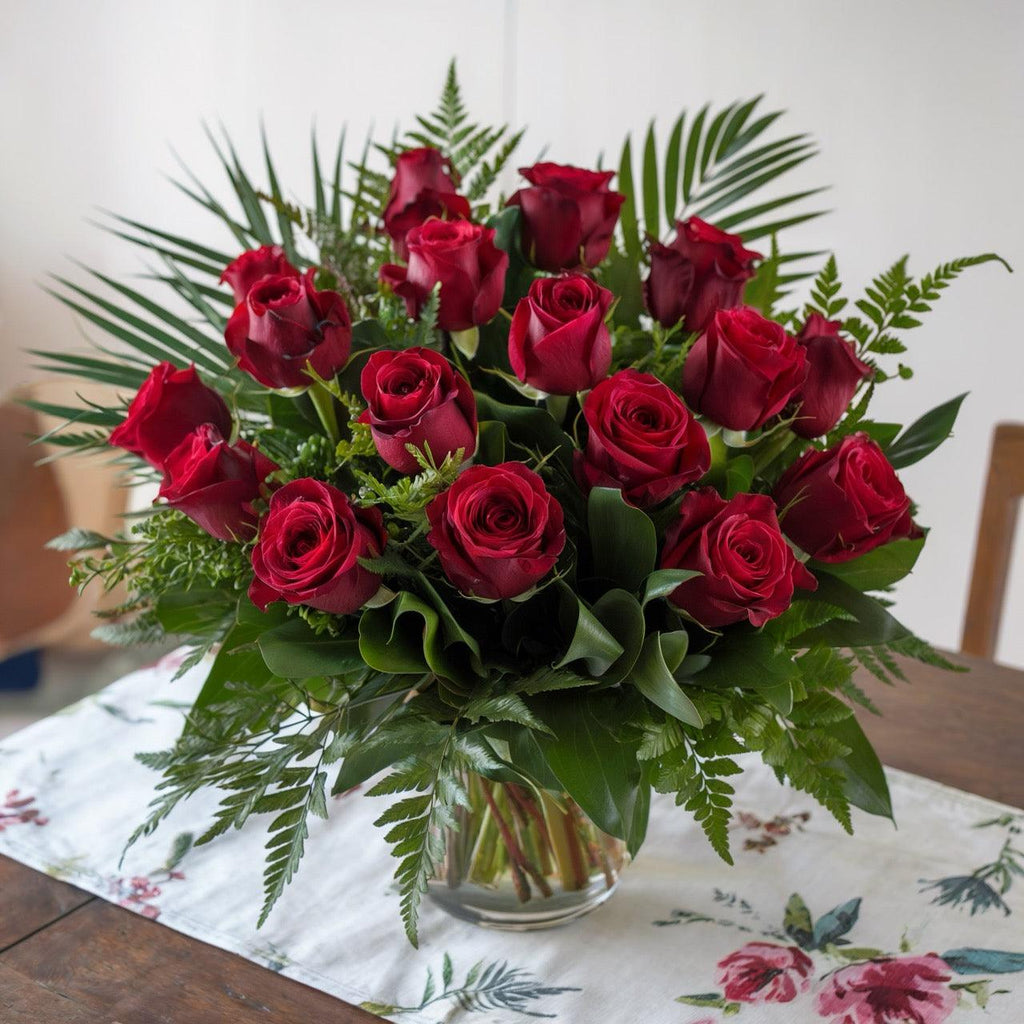 INCANTO DI ROSE – Ciotola di Rose Rosse e Verde Decorativo