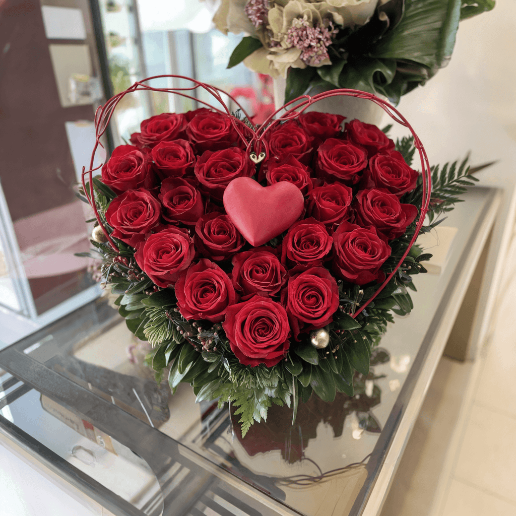 CUORE ROSSO – Cuore di Rose Rosse e Verde Decorativo