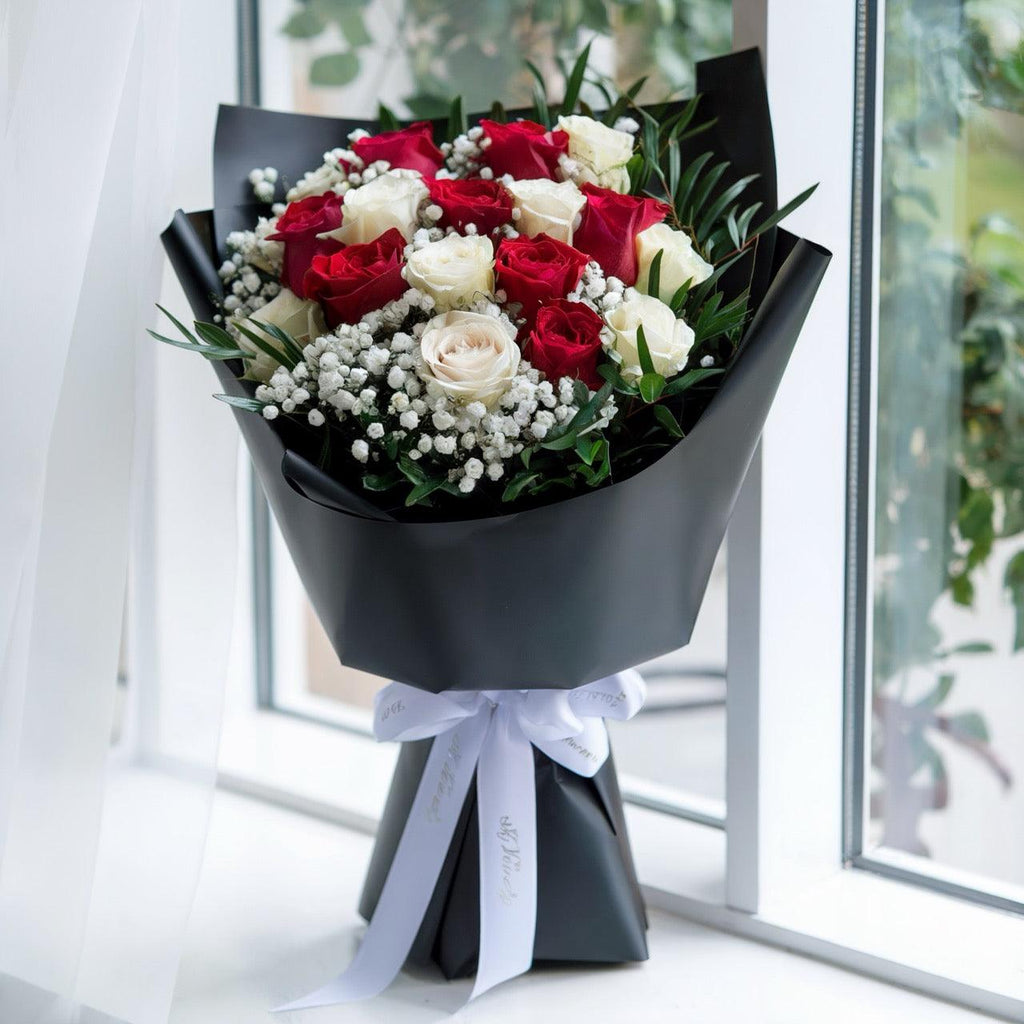 OMAGGIO SOLENNE – Bouquet Funebre di Rose Bianche e Rosse (Colore a Scelta del Fiorista)