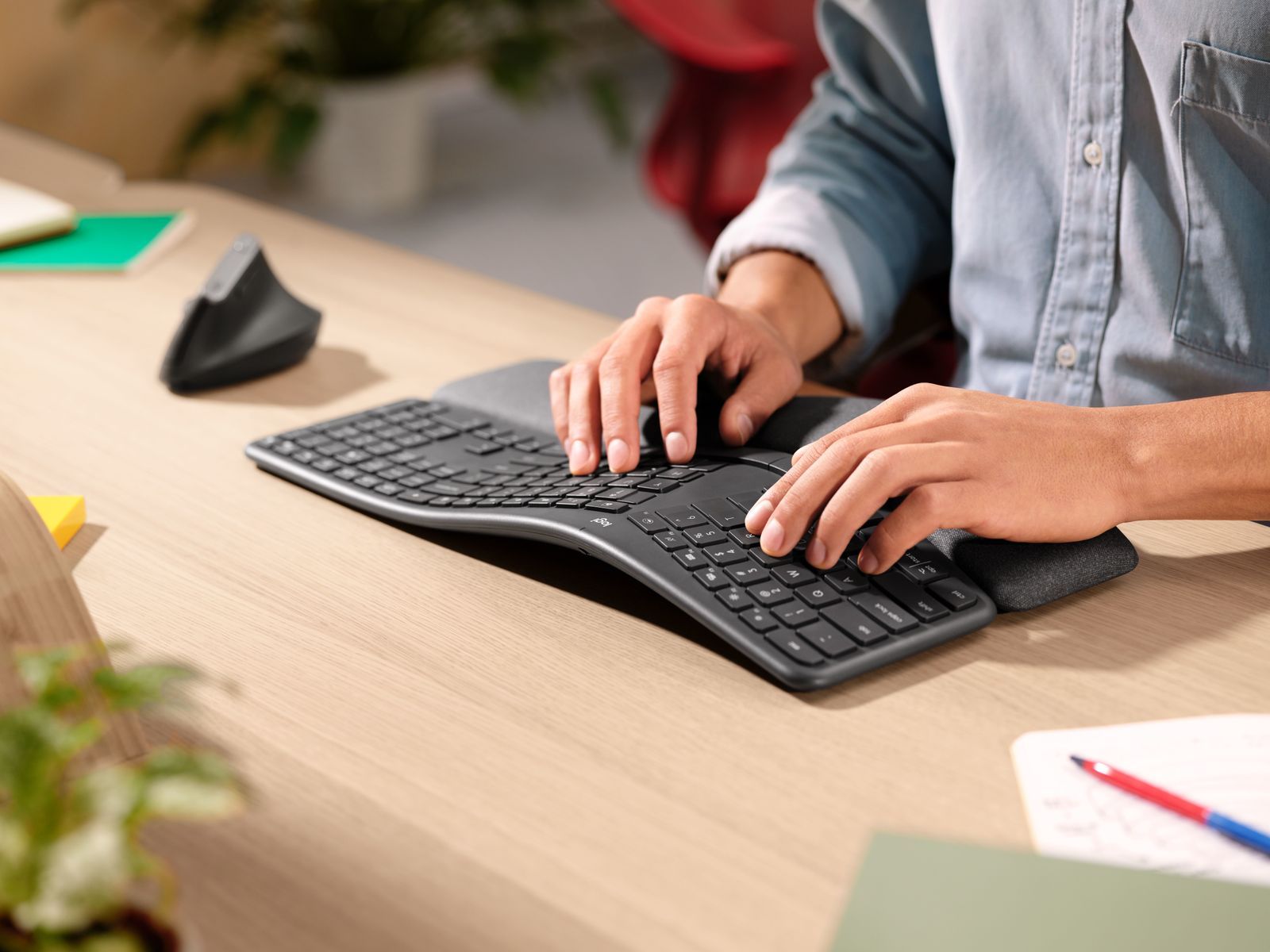 Logitech 920-010349 tastiera Ufficio Bluetooth Italiano Grafite [920-010349]