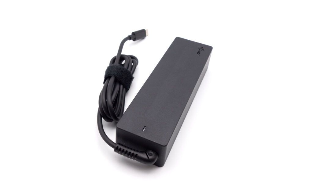 i-tec Metal SB-C Ergonomic 4K 3x Display Docking Station with Power Delivery 85 W + Universal Charger 100 W [C31FLATPRO100]