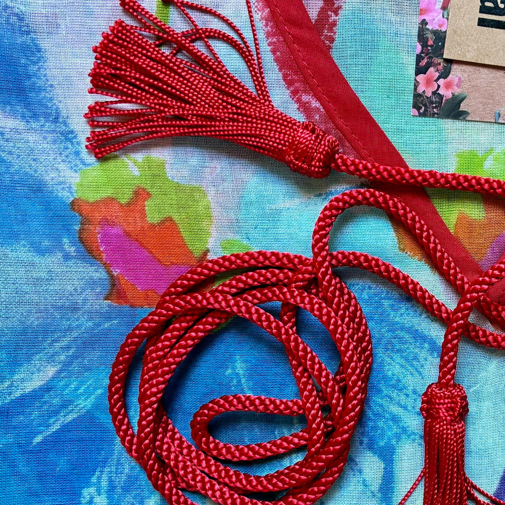 Caftano con cintura in cordoncino e nappine ★ Fiori di Mare