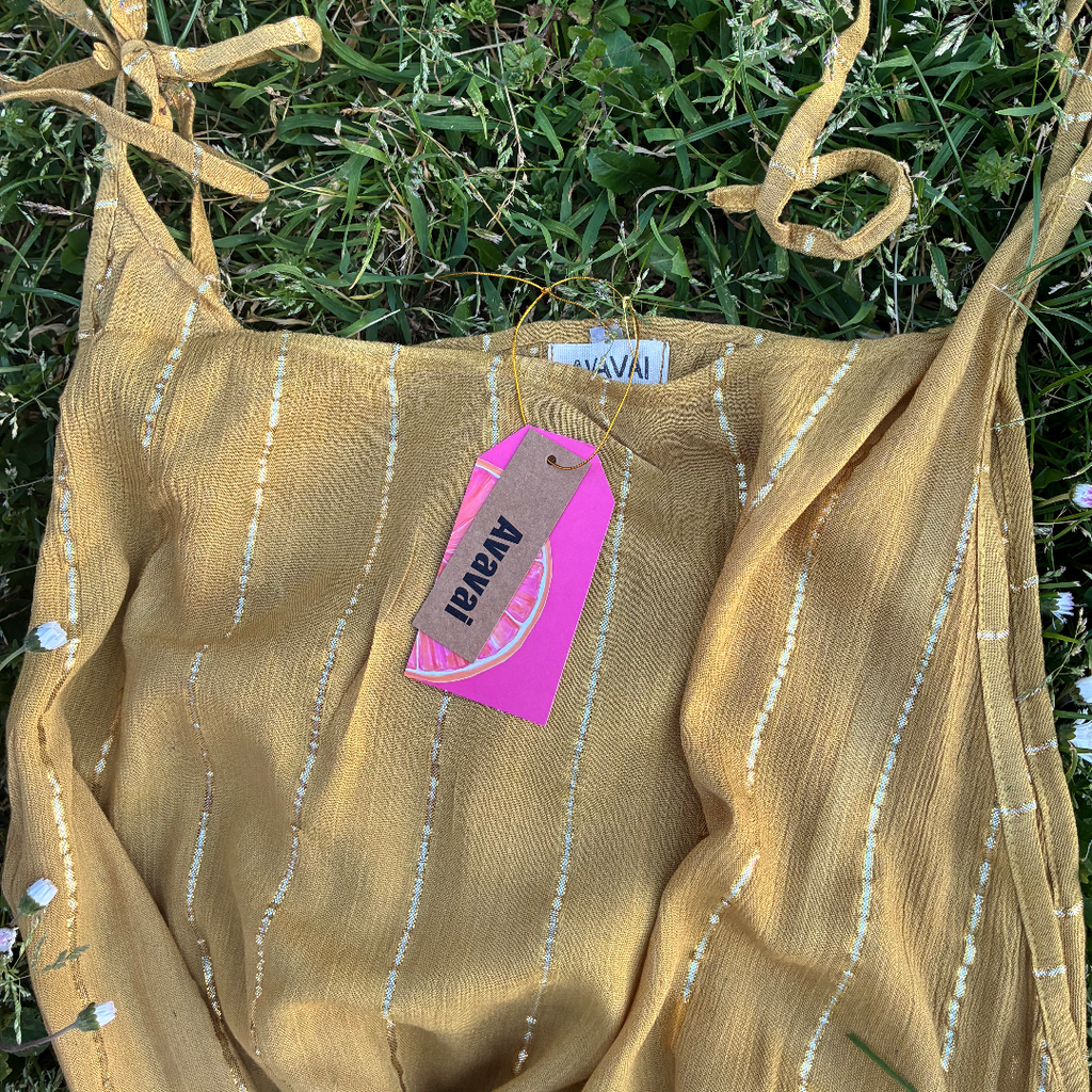 Maxi Dress a righe oro con cintura in cordoncino e nappine✨Giallo Pastello