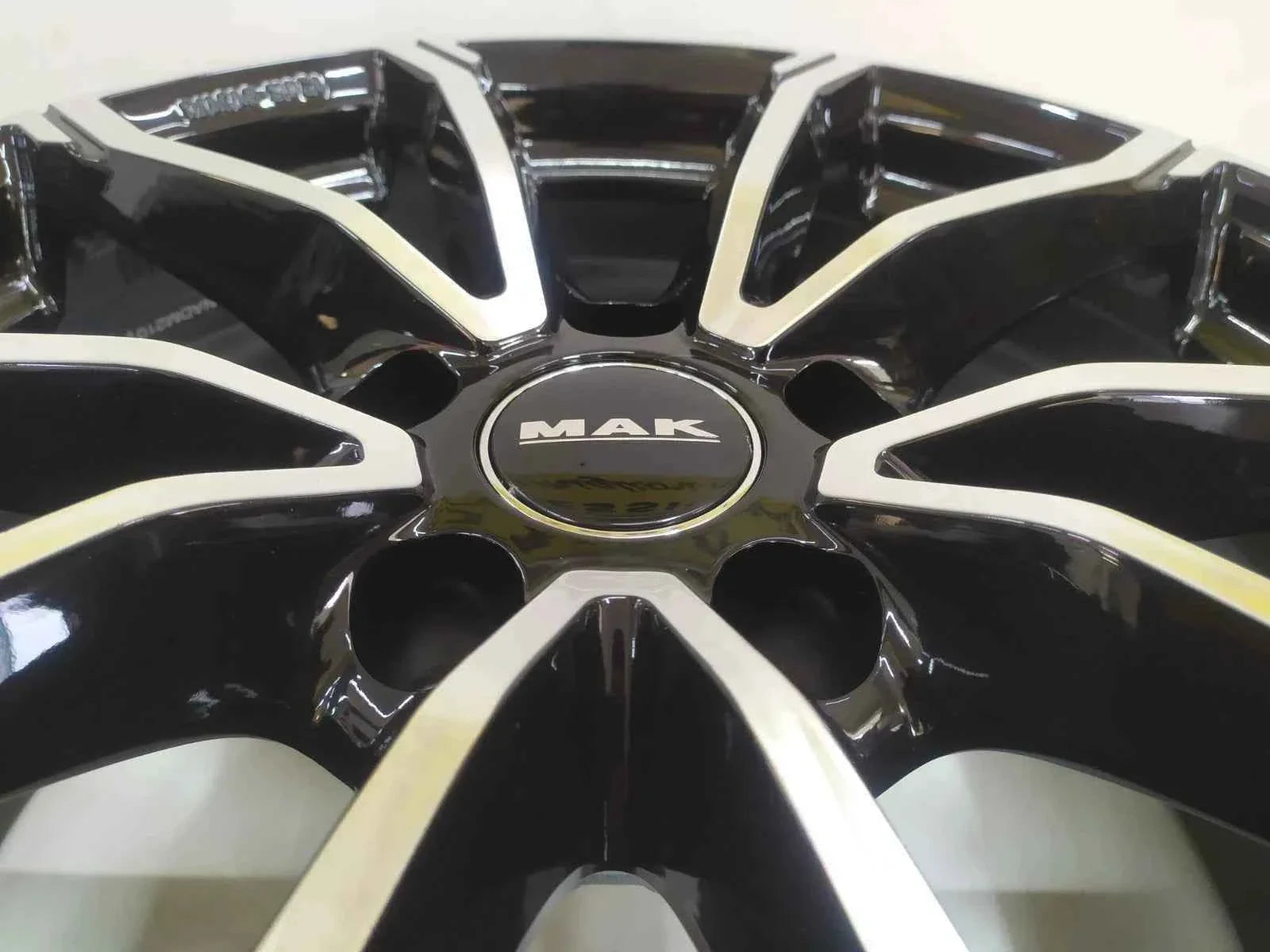 Cerchi in lega 17 pollici AUDI A4 A5 A6 Avant MAK