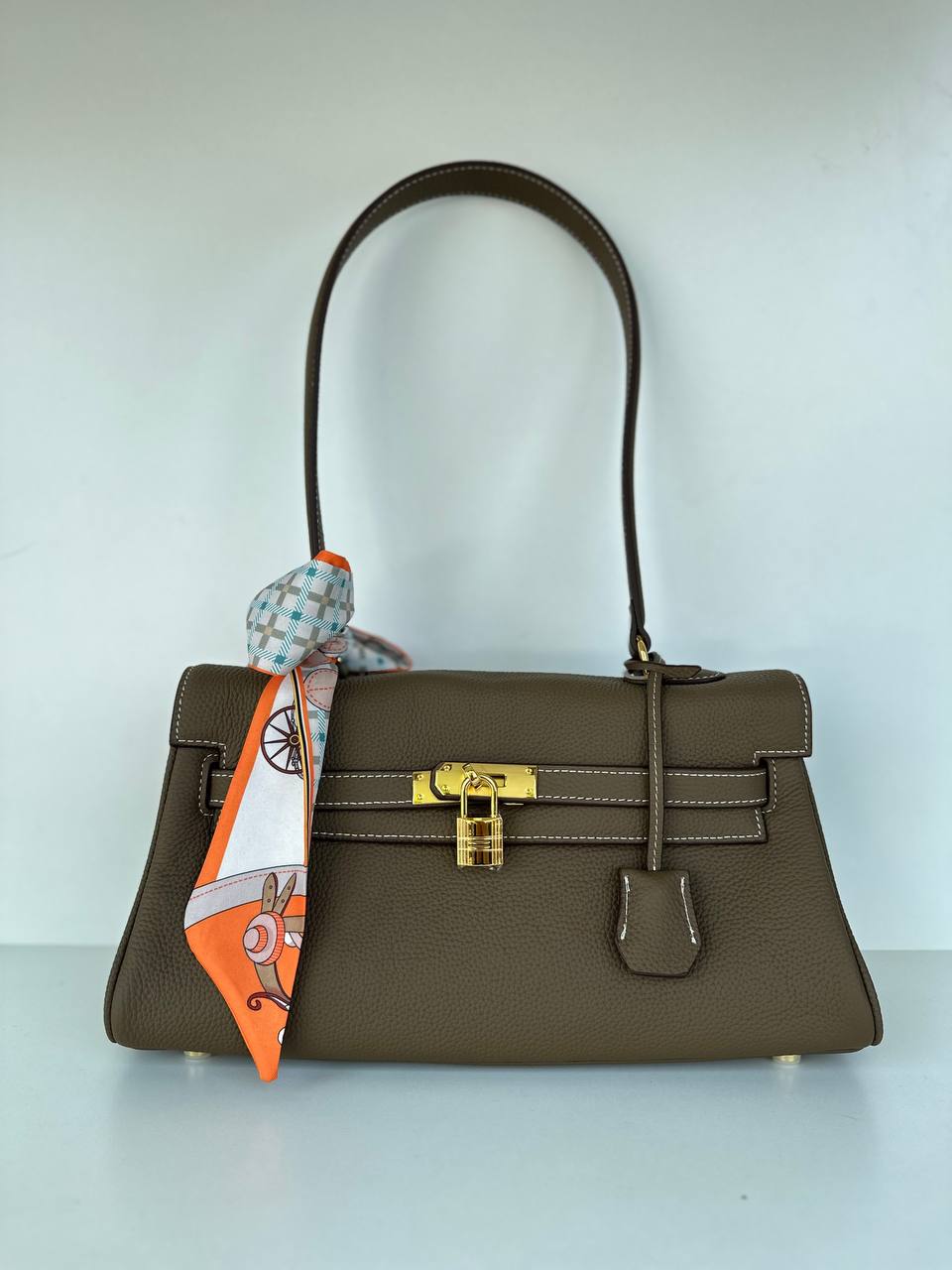 Premium Leather Bag with an Original Lock Closure, Made in Italy