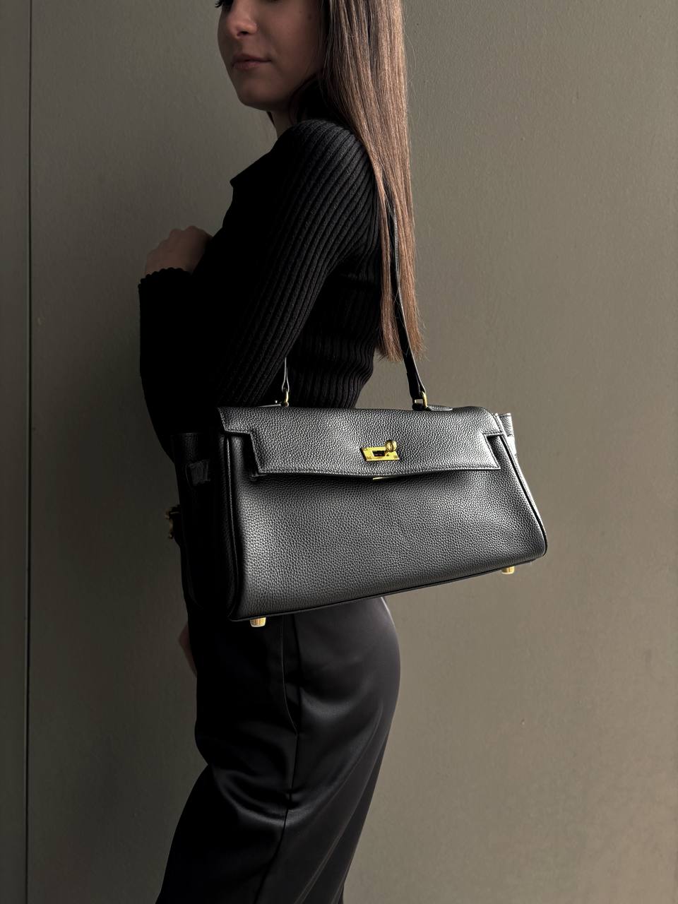 Premium Leather Bag with an Original Lock Closure, Made in Italy