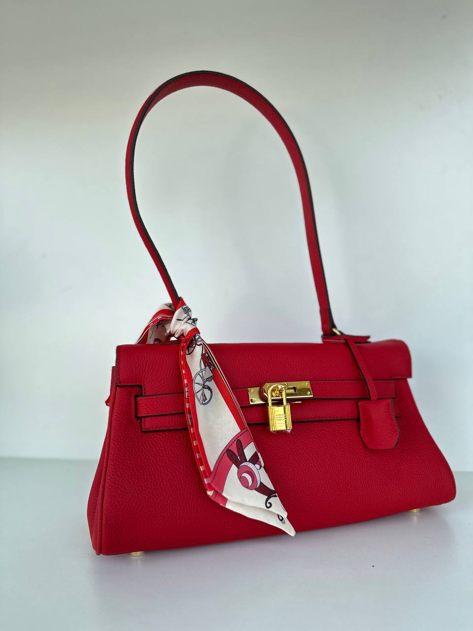Premium Leather Bag with an Original Lock Closure, Made in Italy