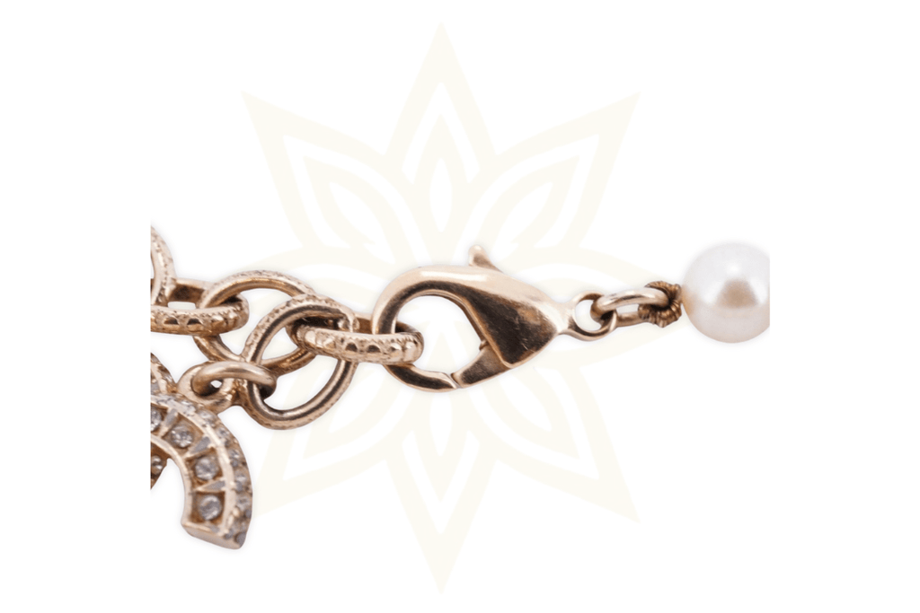 Chanel Bracciale Vintage in Perle con Logo CC in Cristalli