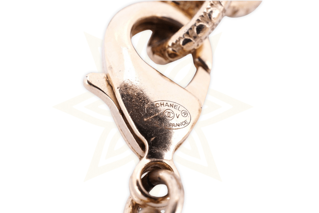 Chanel Bracciale Vintage in Perle con Logo CC in Cristalli