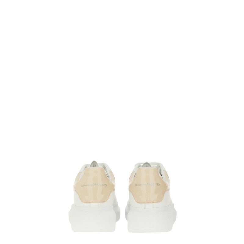 Alexander McQueen – Sneakers Oversize in Pelle con Dettaglio Beige