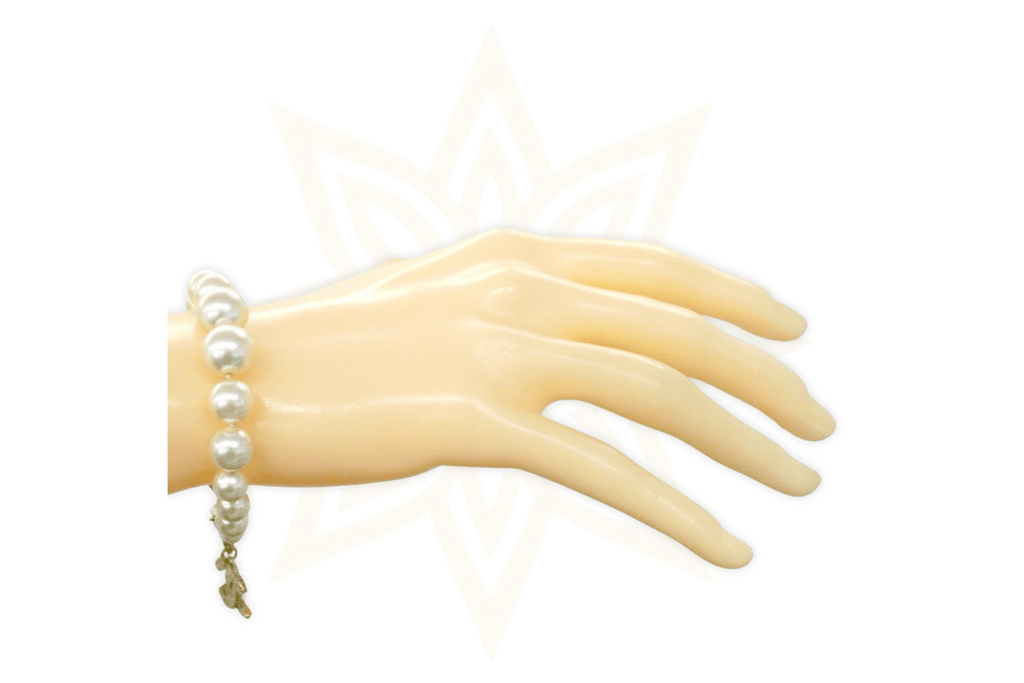 Chanel Bracciale Vintage in Perle con Logo CC in Cristalli