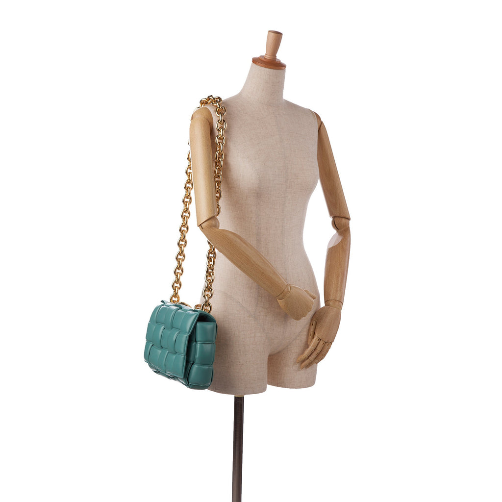 Bottega Veneta – Padded Cassette in pelle nappa blu con catena dorata – 18 x 26 x 6 cm