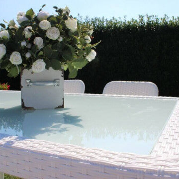 Tavolo da giardino Azore 150 x 90 rettangolare con struttura in metallo e wicker e piano in vetro